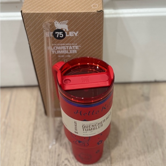 Stanley x Hello Kitty Limited Edt Cherry Red Hologram Flowstate 40oz Quencher - Picture 3 of 7